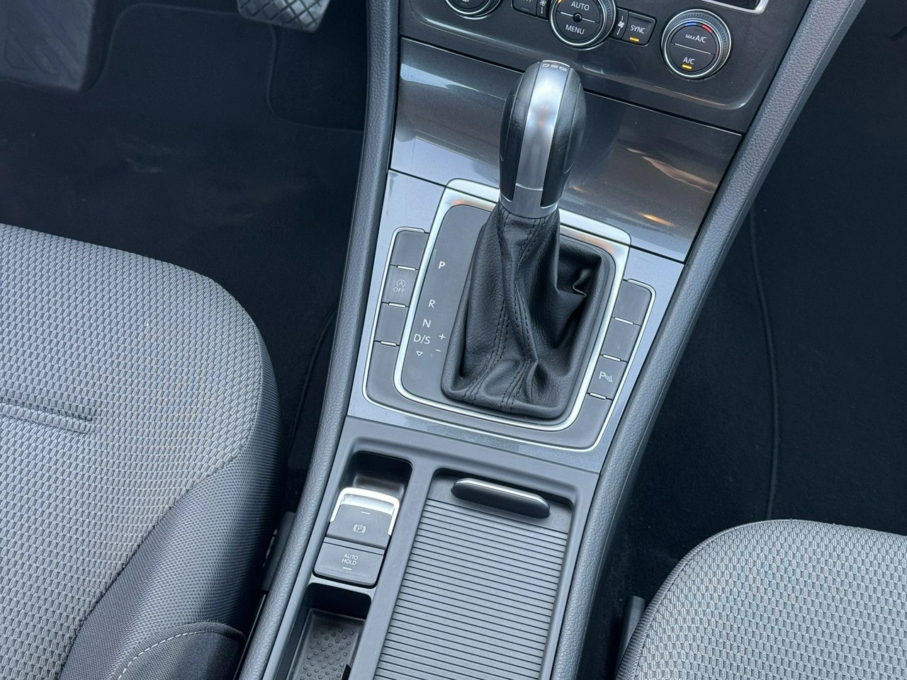 Volkswagen Golf - Zdjęcie 36