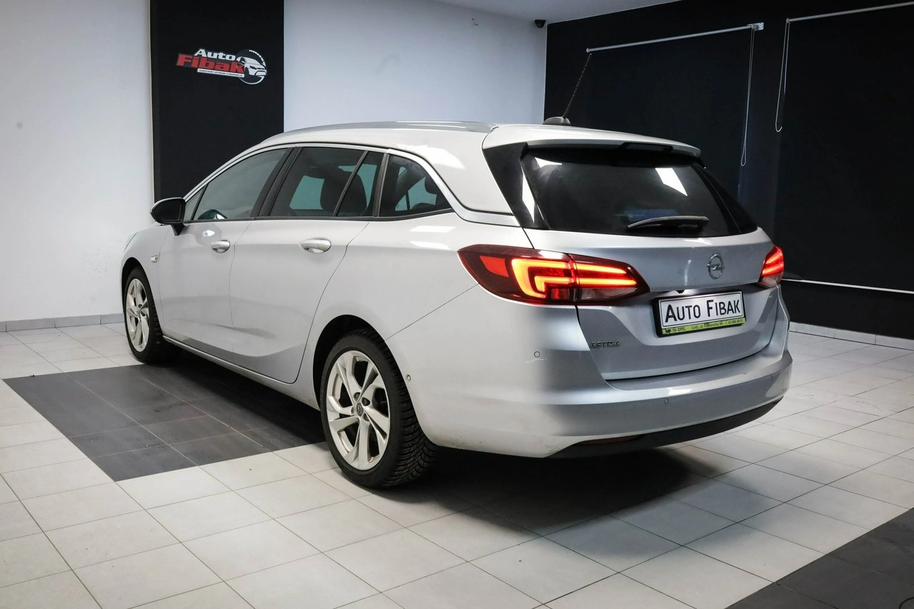 Opel Astra - Zdjęcie 9