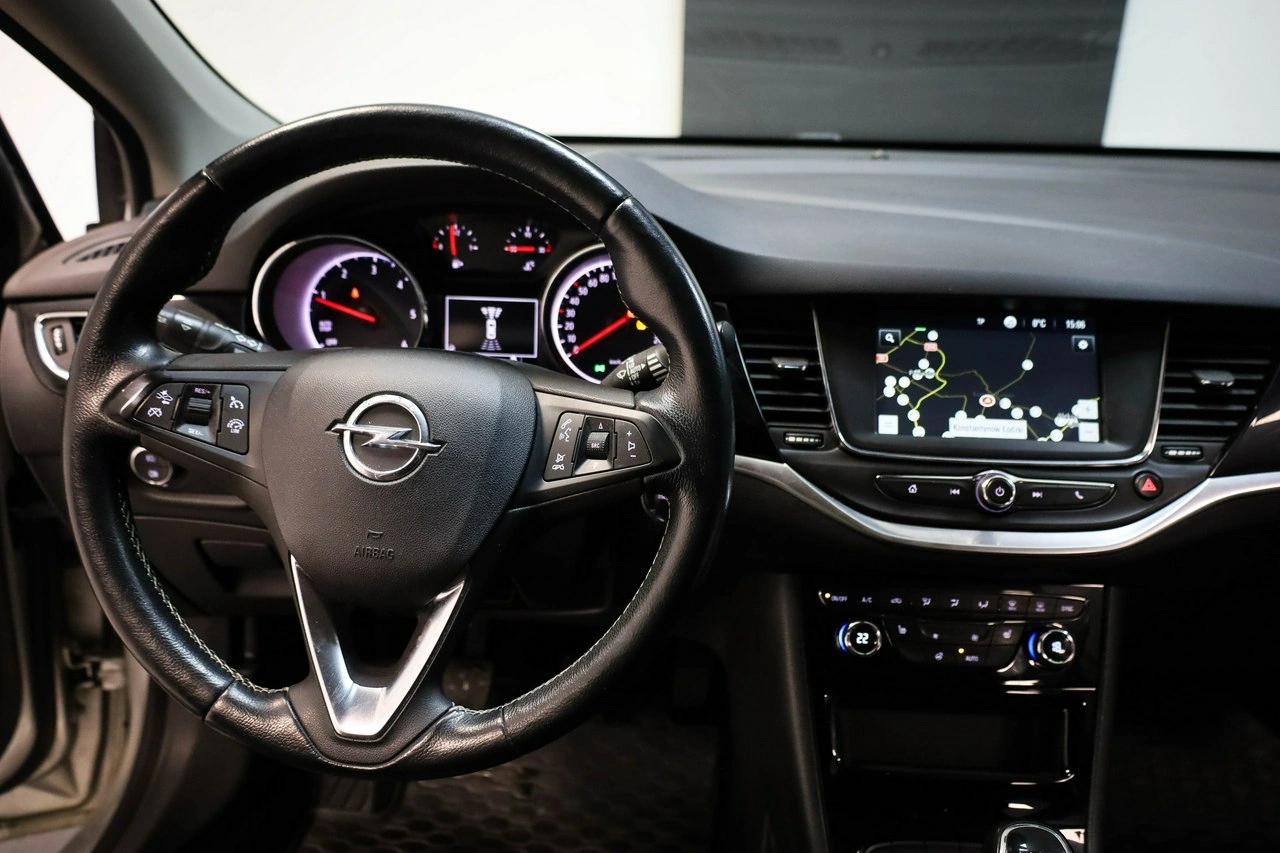 Opel Astra - Zdjęcie 28
