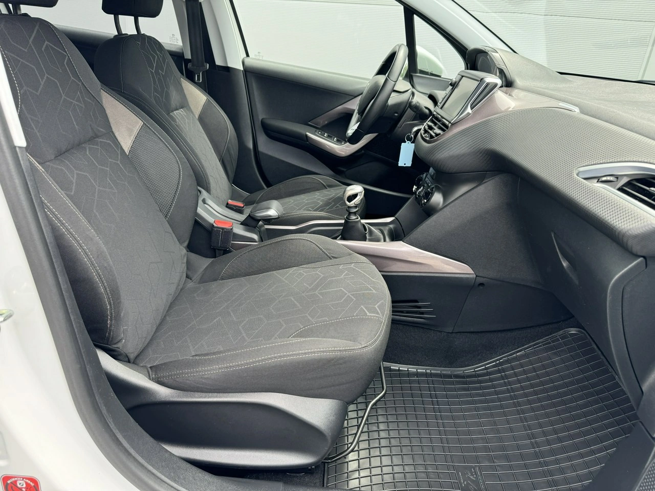 Peugeot 2008 - Zdjęcie 32