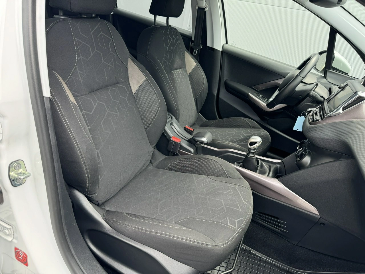 Peugeot 2008 - Zdjęcie 33