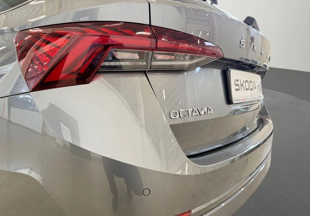 Skoda Octavia - Zdjęcie 8