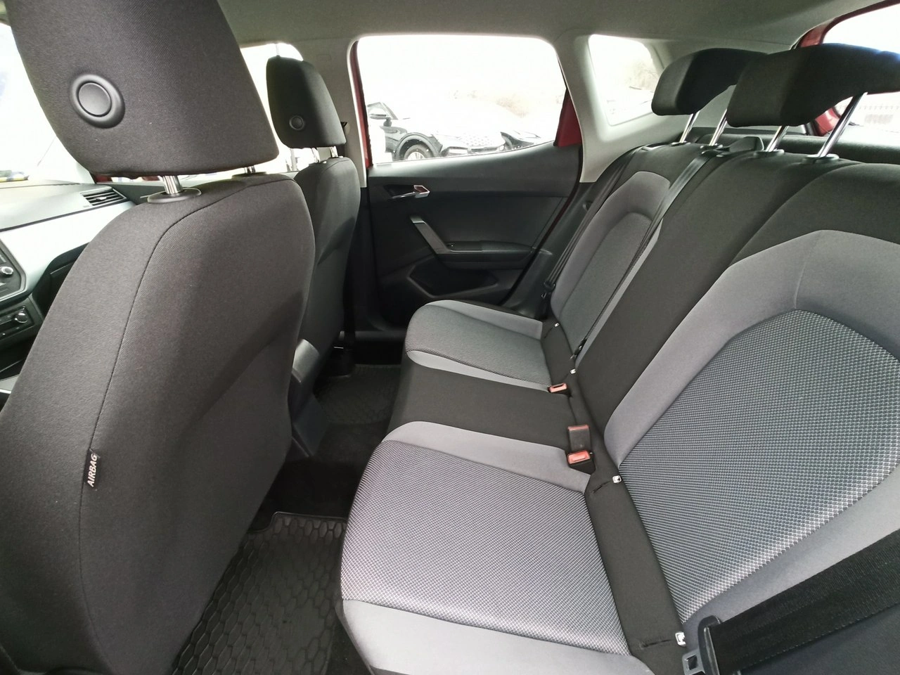 Seat Arona - Zdjęcie 7