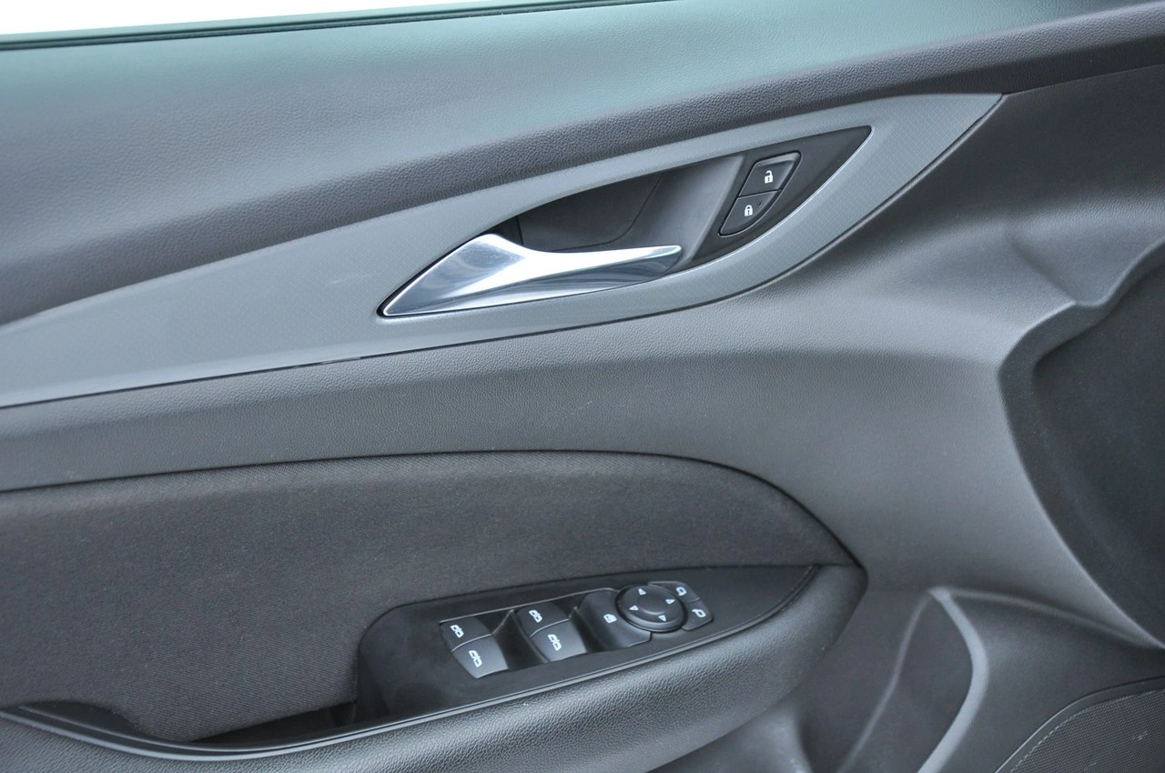 Opel Insignia - Zdjęcie 9