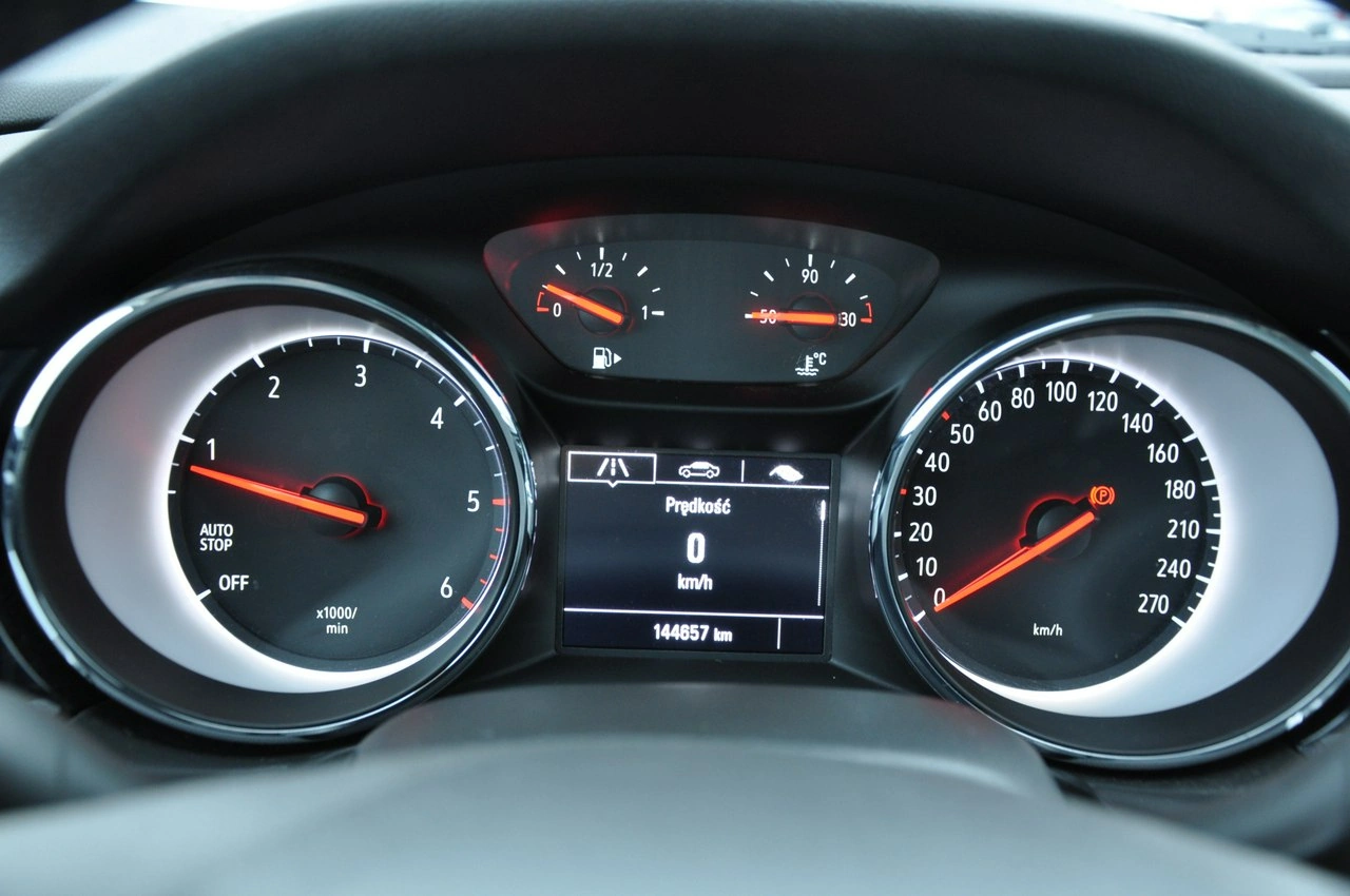 Opel Insignia - Zdjęcie 10