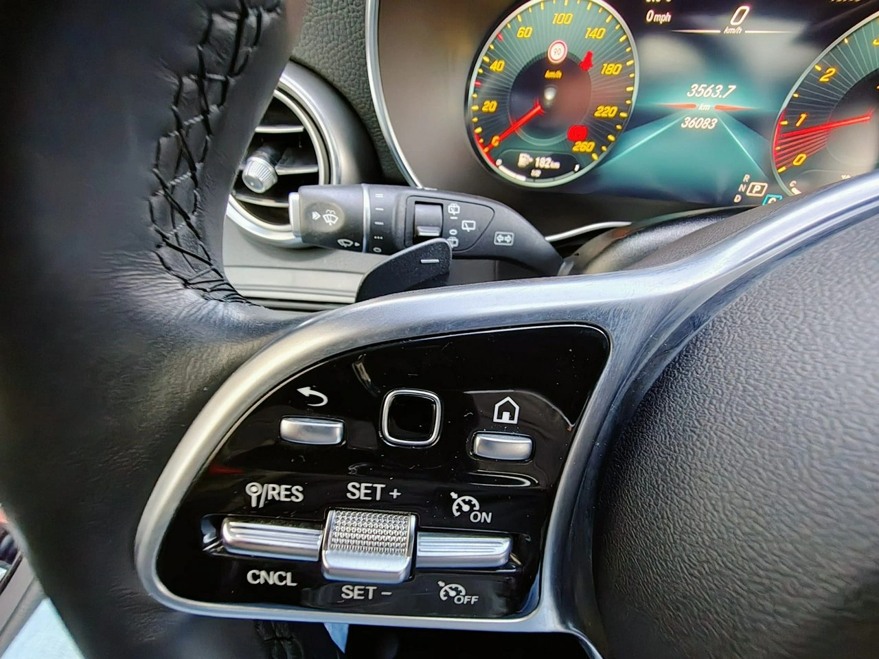 Mercedes GLC 300 - Zdjęcie 11