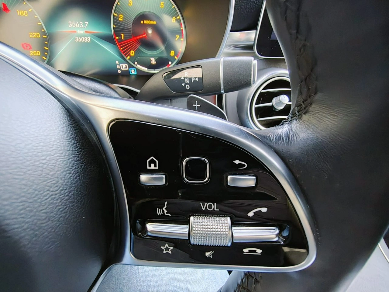 Mercedes GLC 300 - Zdjęcie 13