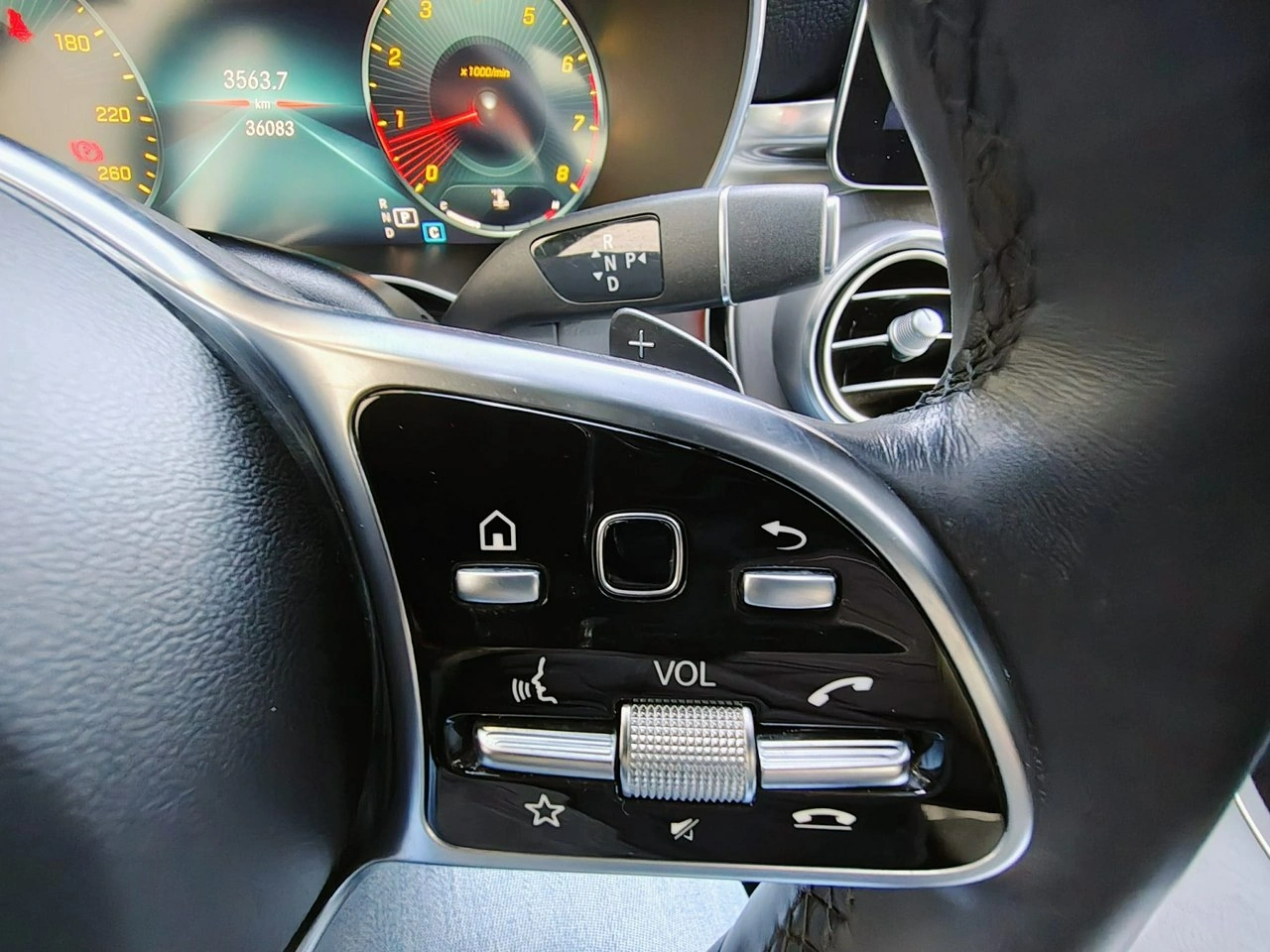 Mercedes GLC 300 - Zdjęcie 12