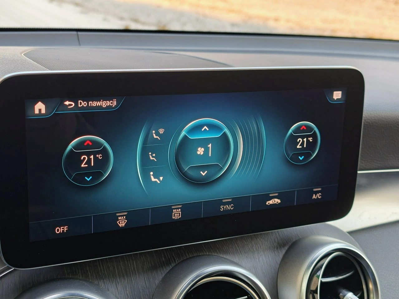 Mercedes GLC 300 - Zdjęcie 25