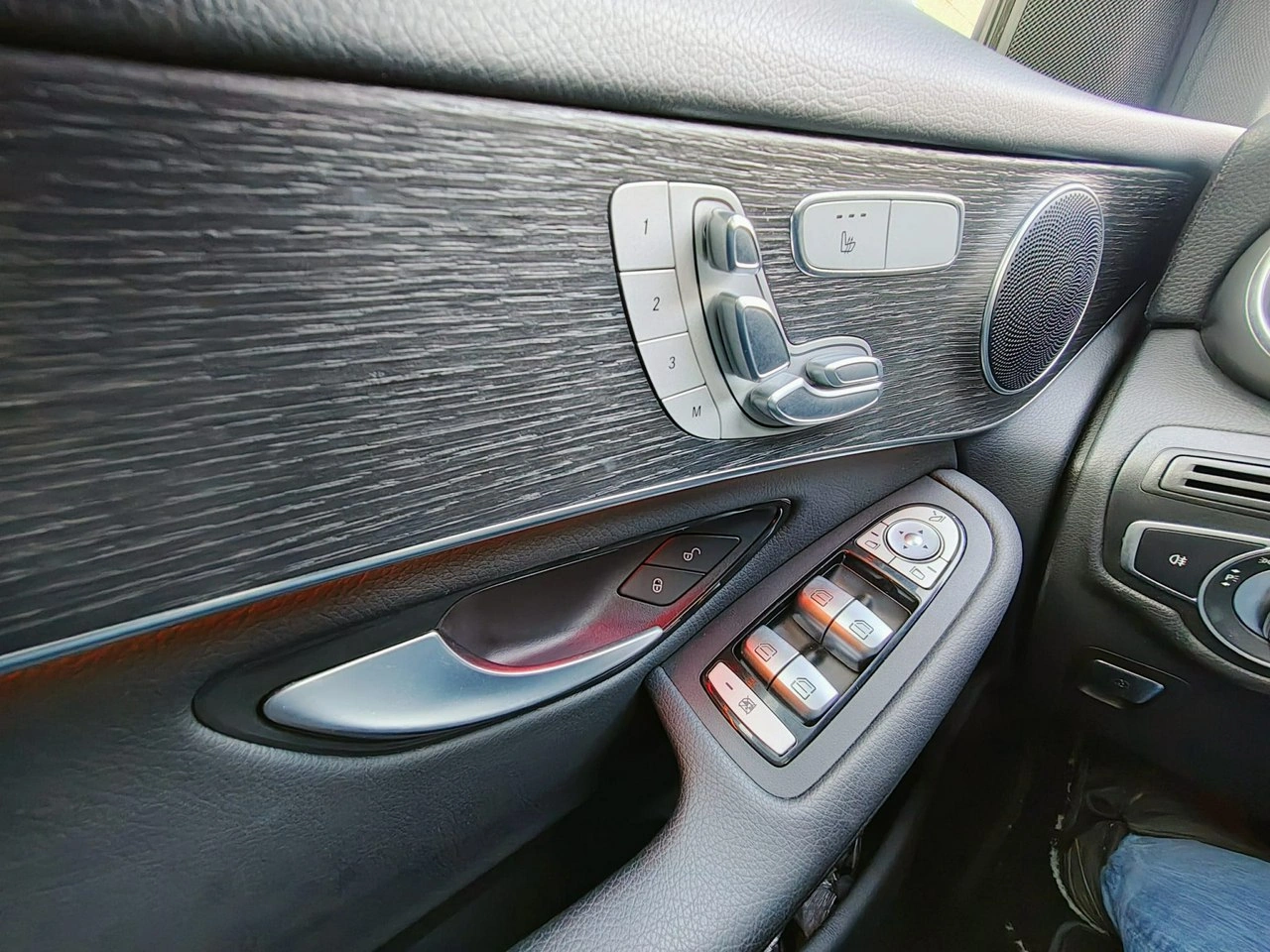 Mercedes GLC 300 - Zdjęcie 8