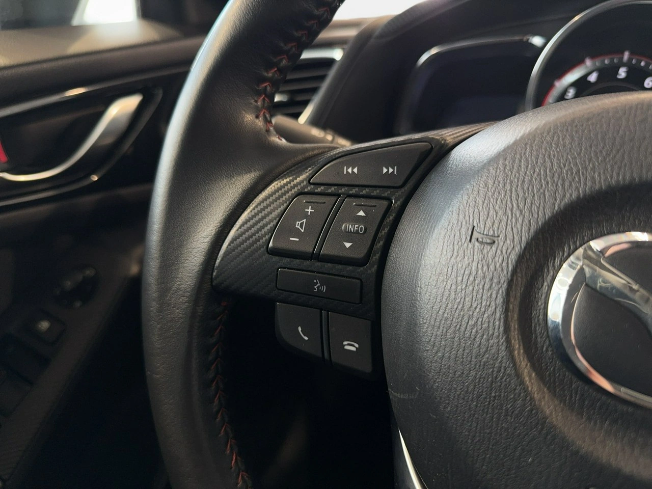 Mazda 3 - Zdjęcie 16