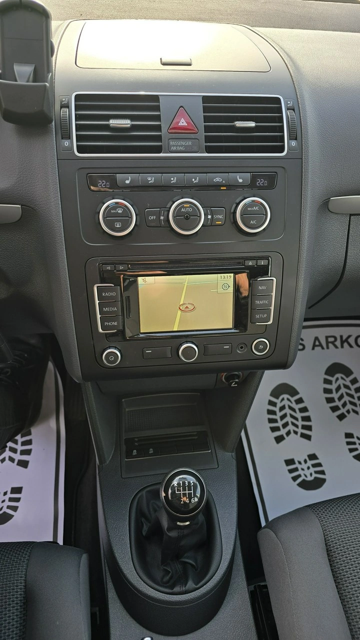 Volkswagen Touran - Zdjęcie 22