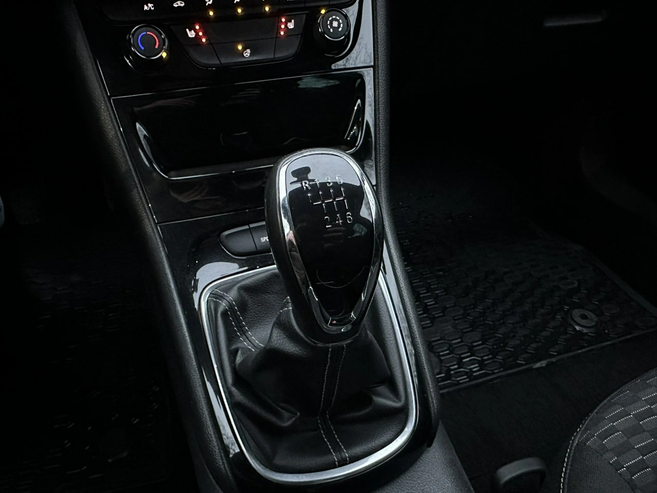 Opel Astra - Zdjęcie 27