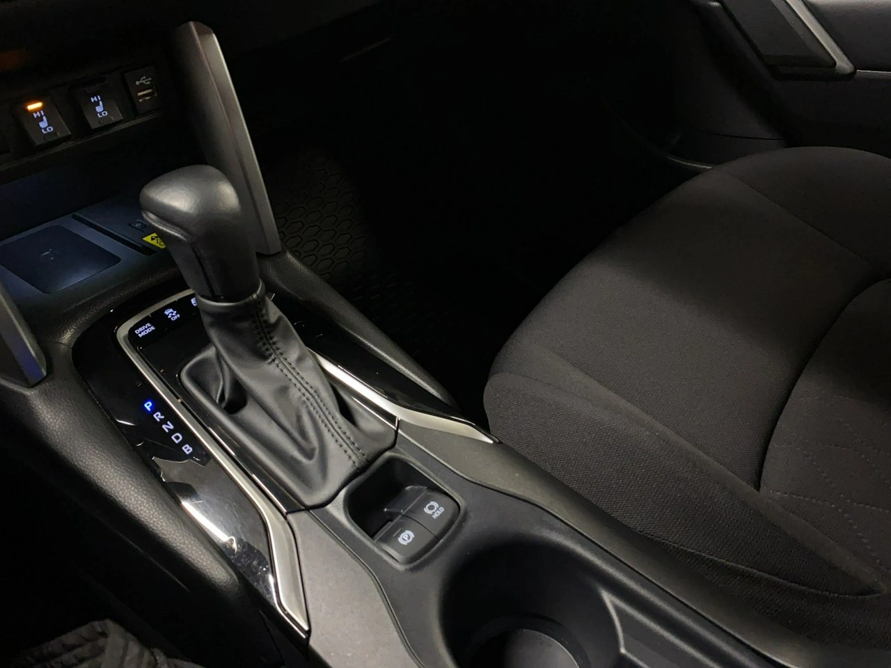 Toyota Corolla Cross - Zdjęcie 21