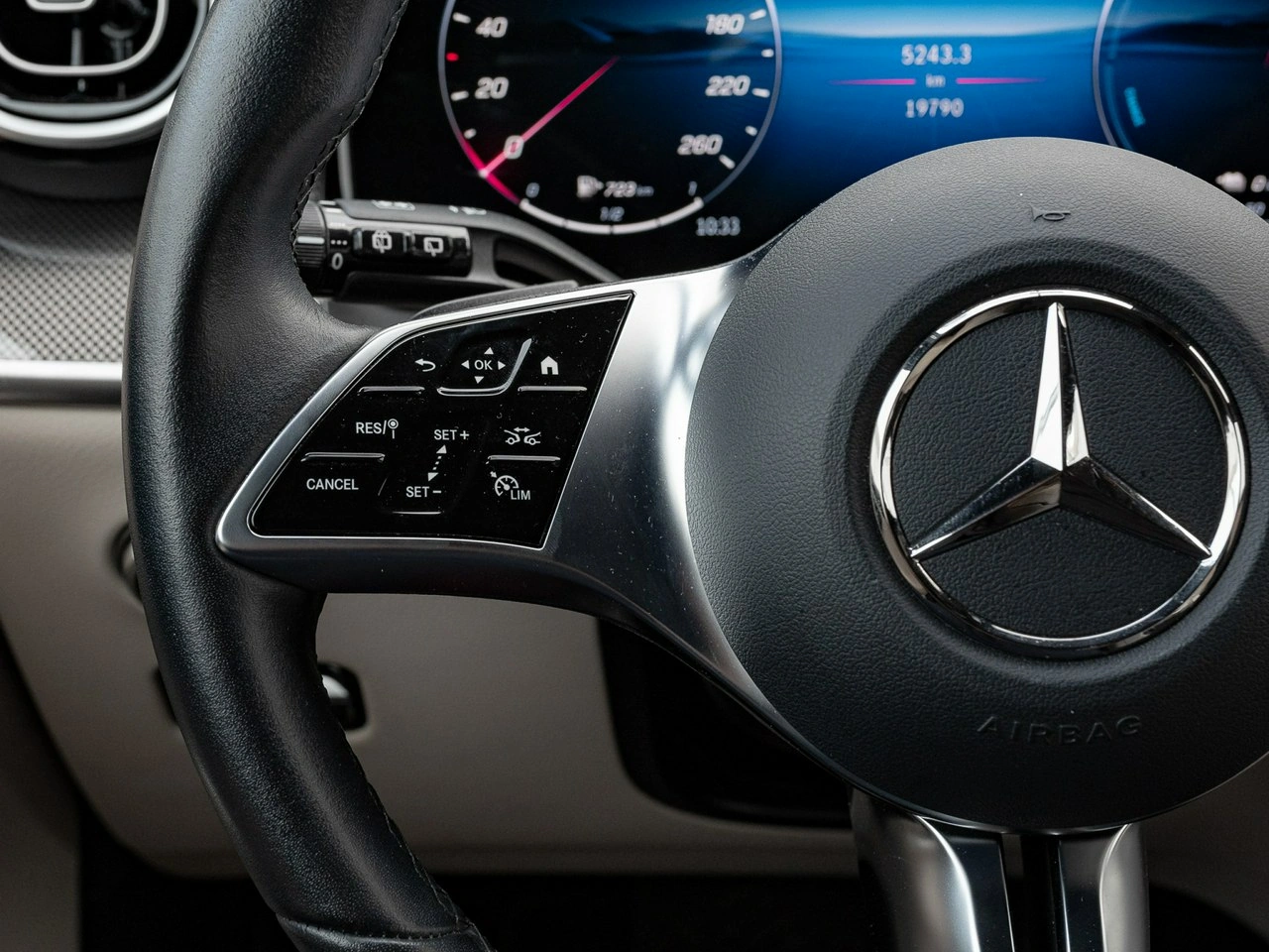 Mercedes GLC 300 - Zdjęcie 14