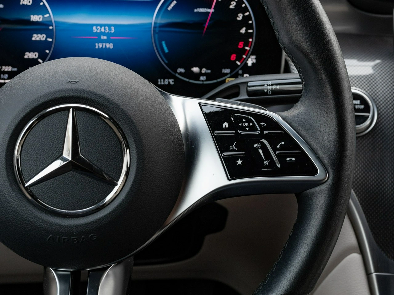 Mercedes GLC 300 - Zdjęcie 15