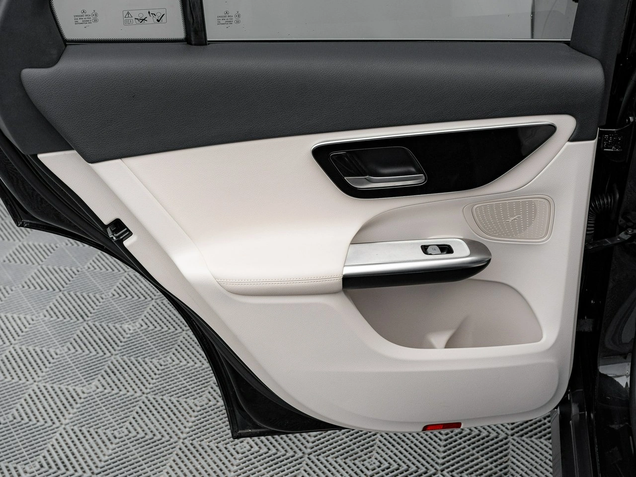 Mercedes GLC 300 - Zdjęcie 18