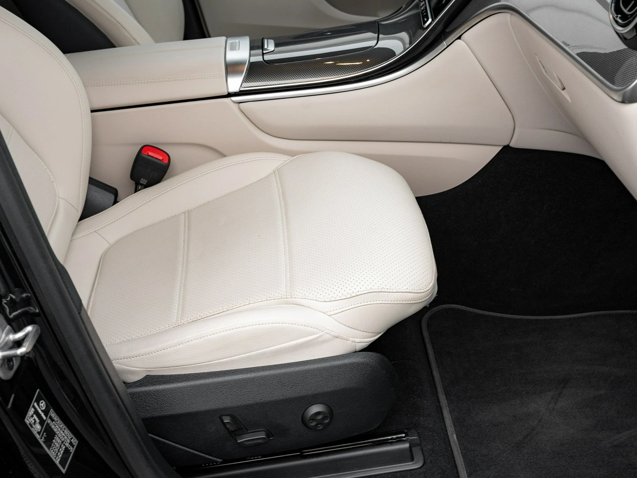 Mercedes GLC 300 - Zdjęcie 23