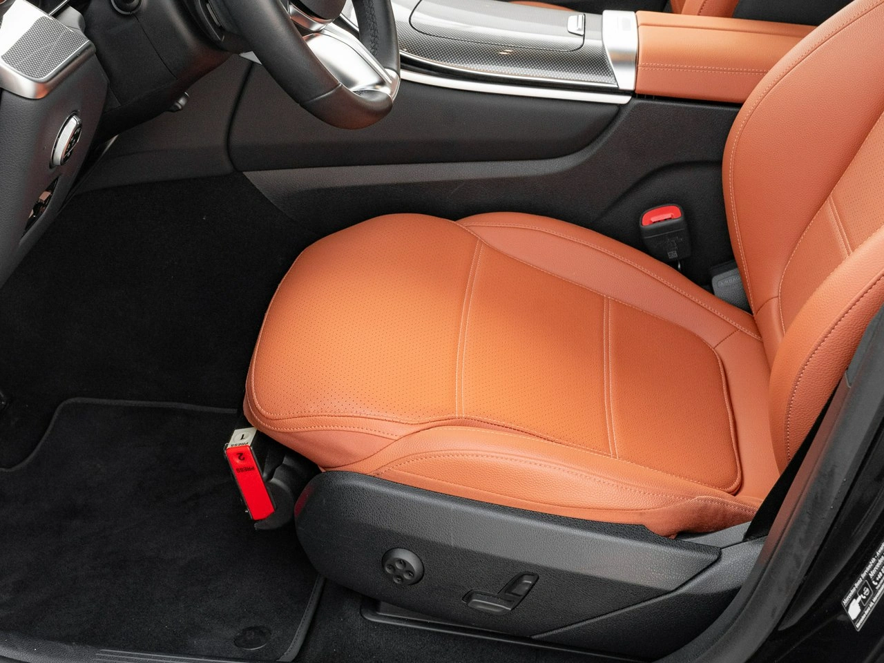 Mercedes GLC 300 - Zdjęcie 11