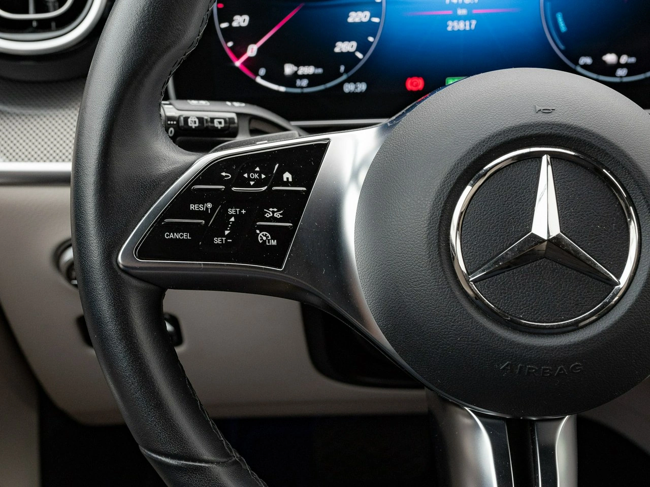 Mercedes GLC 300 - Zdjęcie 14