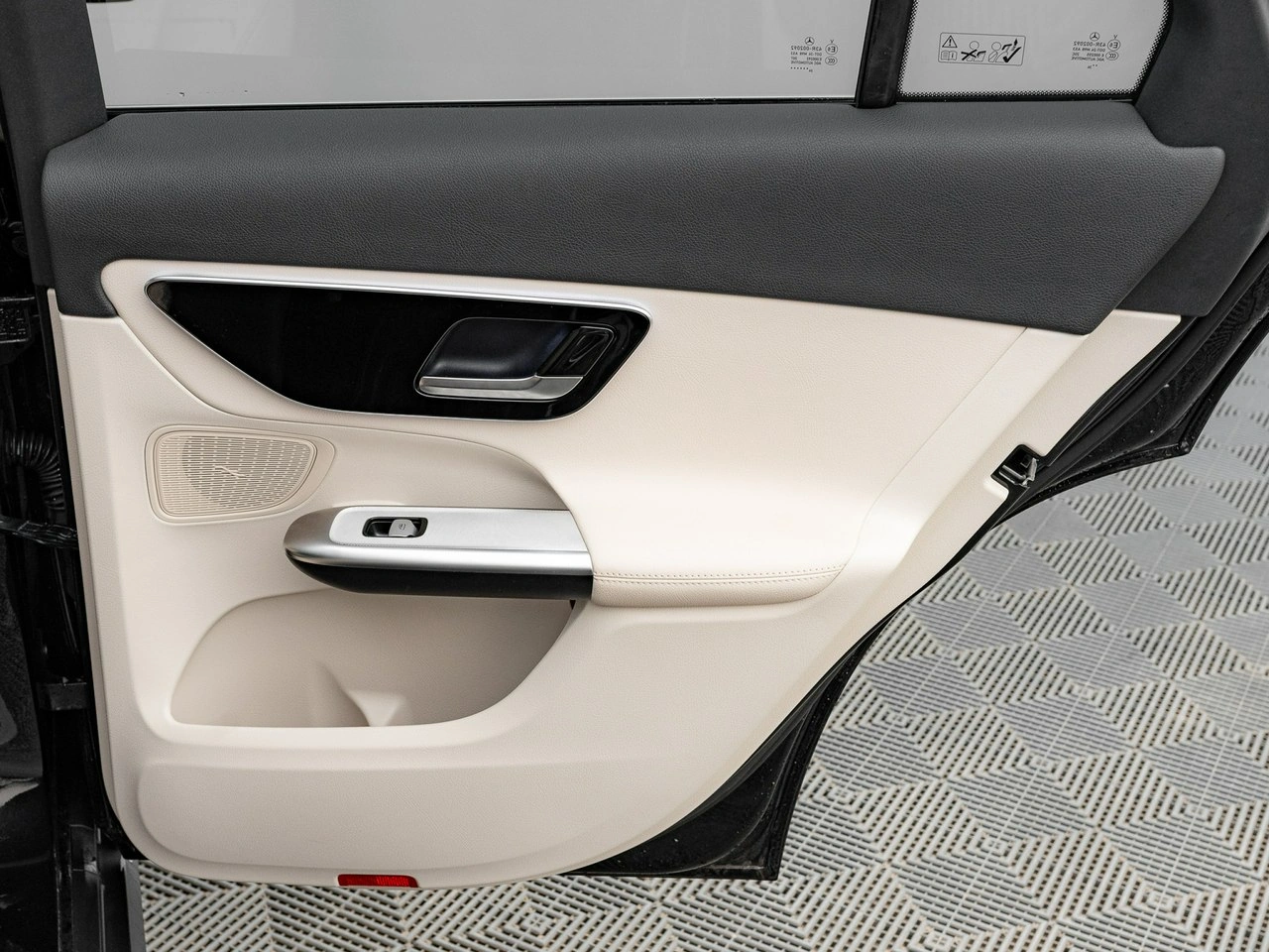 Mercedes GLC 300 - Zdjęcie 23