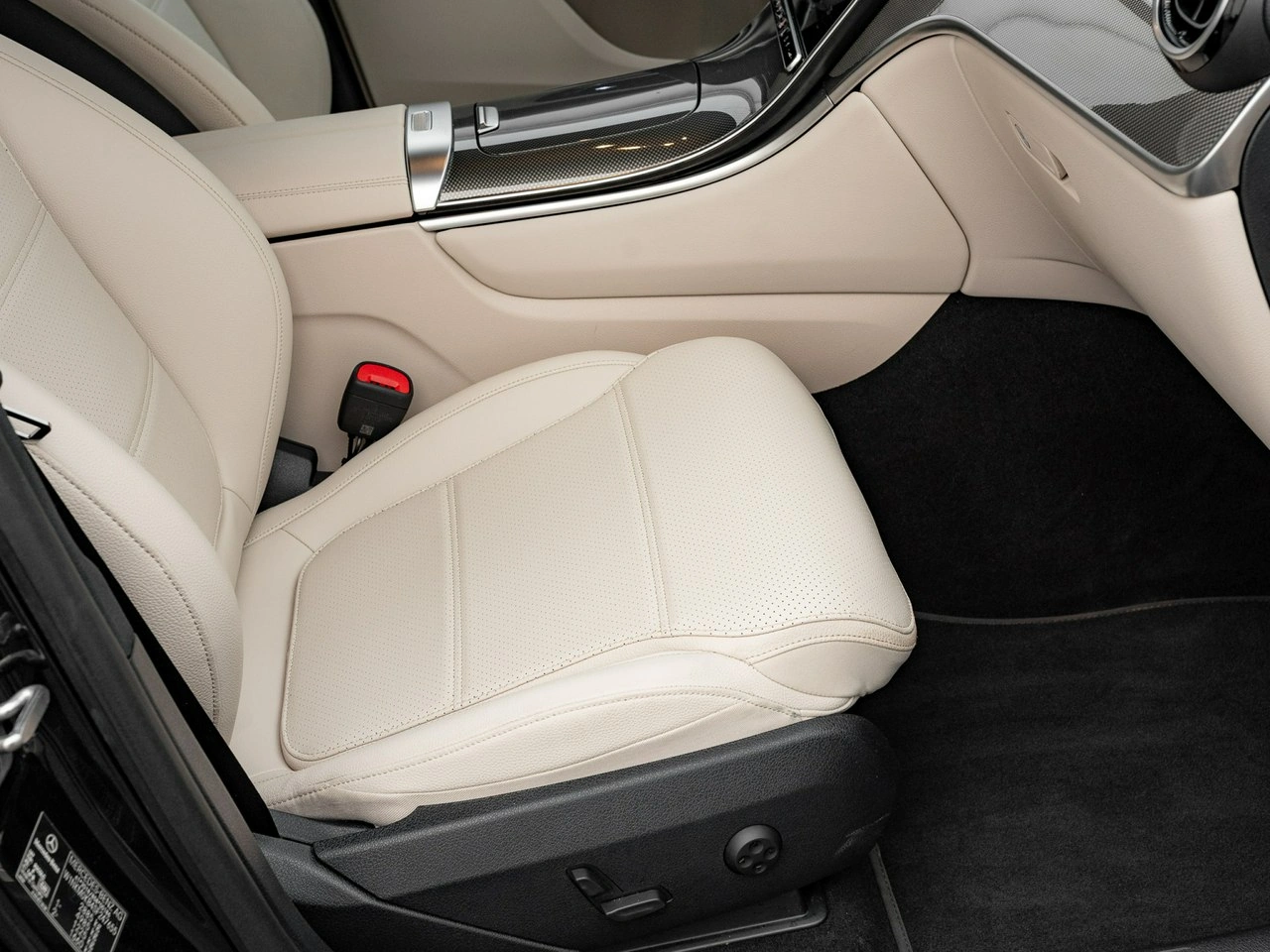 Mercedes GLC 300 - Zdjęcie 26