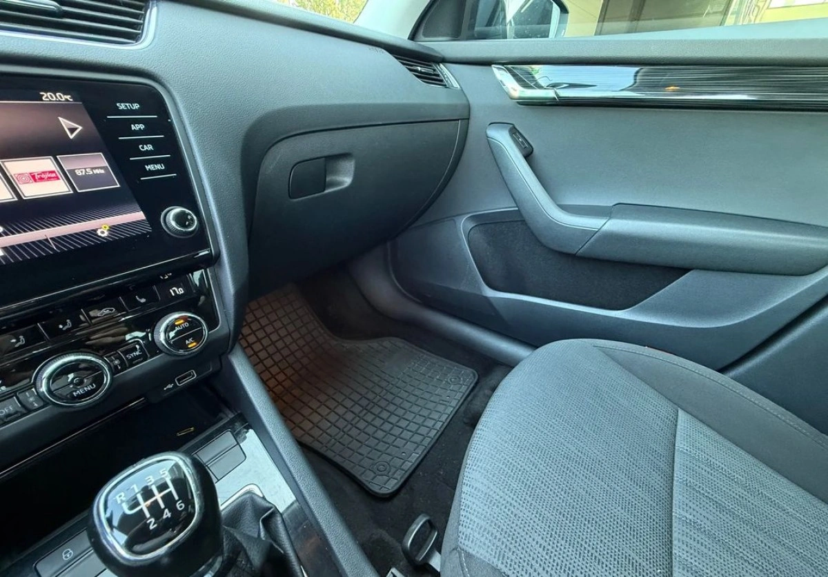 Skoda Octavia - Zdjęcie 33