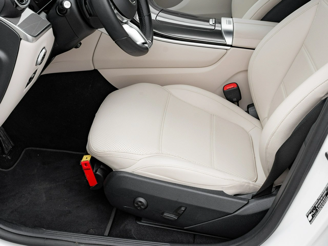 Mercedes GLC 300 - Zdjęcie 11