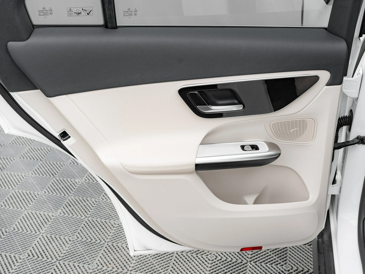 Mercedes GLC 300 - Zdjęcie 18