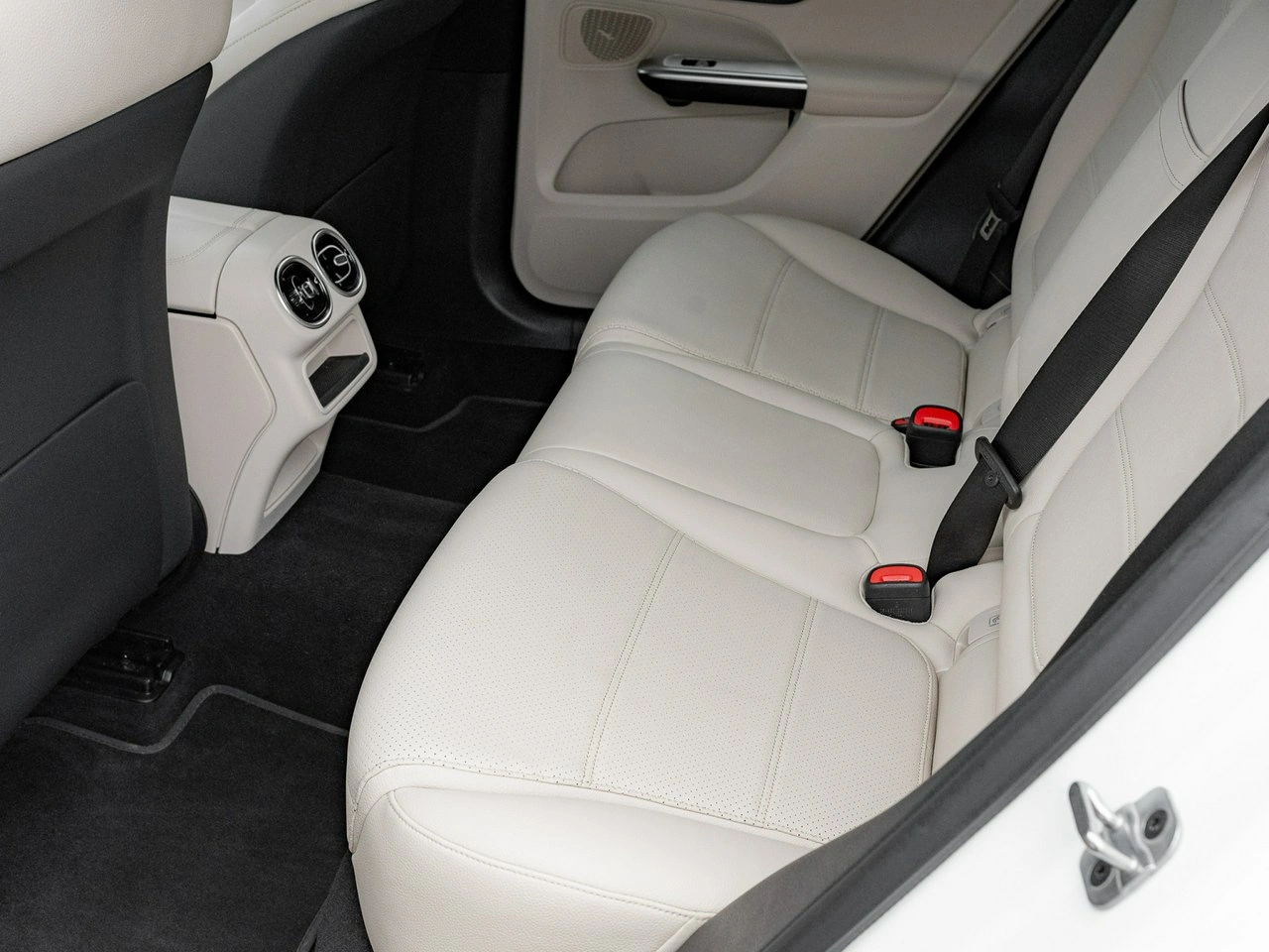 Mercedes GLC 300 - Zdjęcie 20