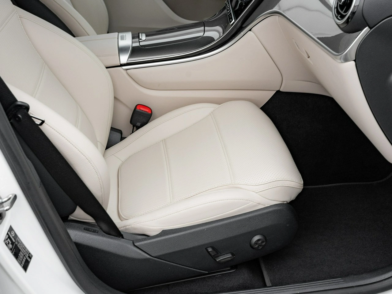 Mercedes GLC 300 - Zdjęcie 25