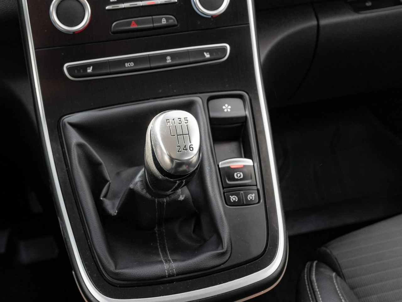 Renault Scenic - Zdjęcie 16