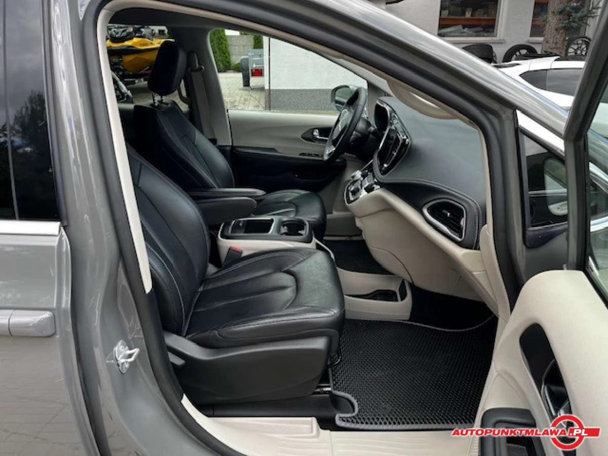 Chrysler Pacifica - Zdjęcie 15