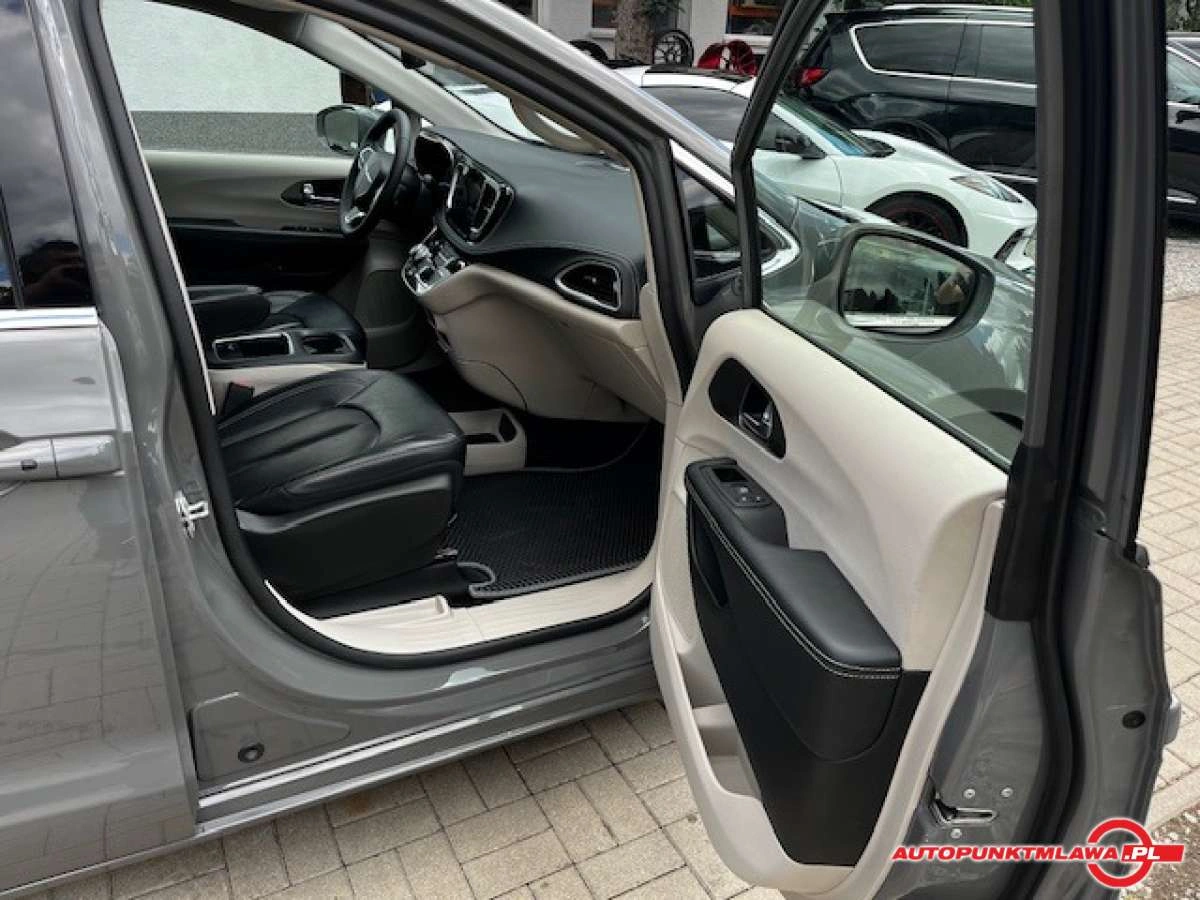 Chrysler Pacifica - Zdjęcie 14