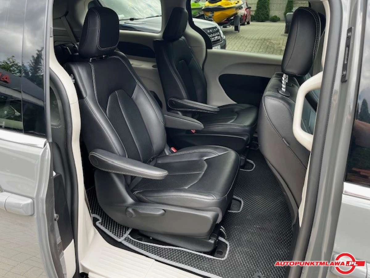 Chrysler Pacifica - Zdjęcie 19