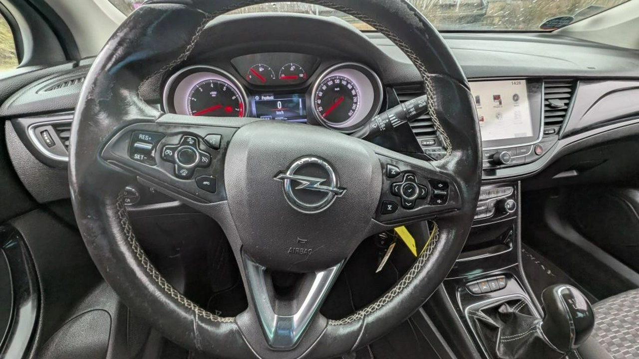 Opel Astra - Zdjęcie 12