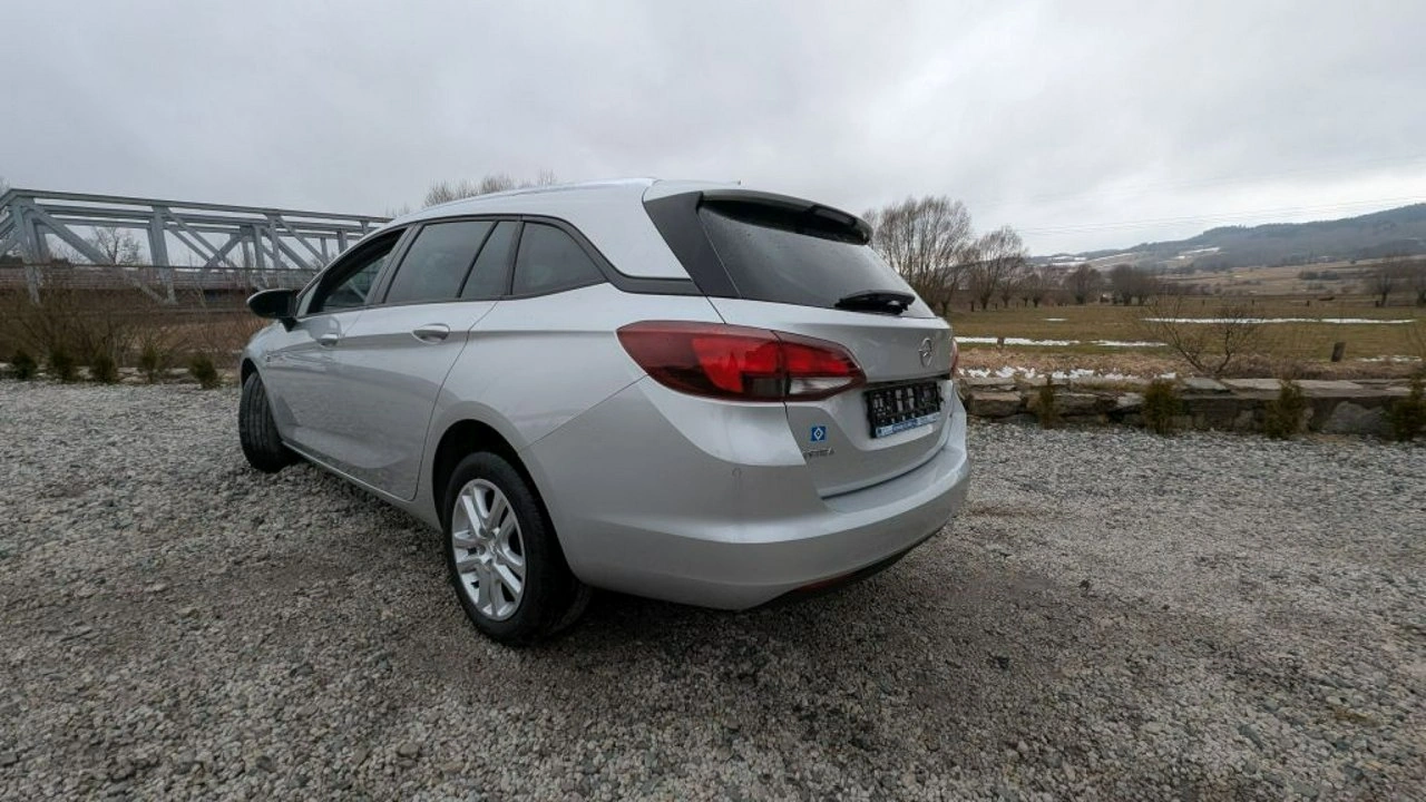 Opel Astra - Zdjęcie 8