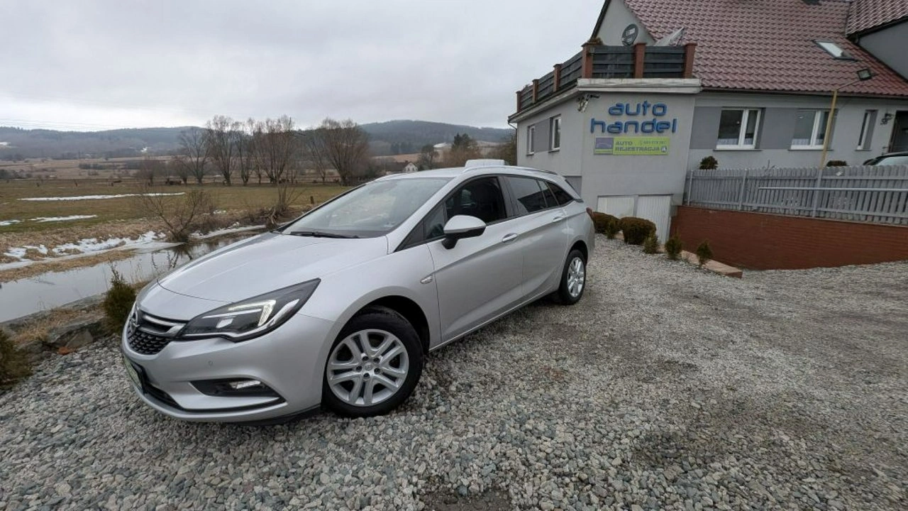 Opel Astra - Główne zdjęcie