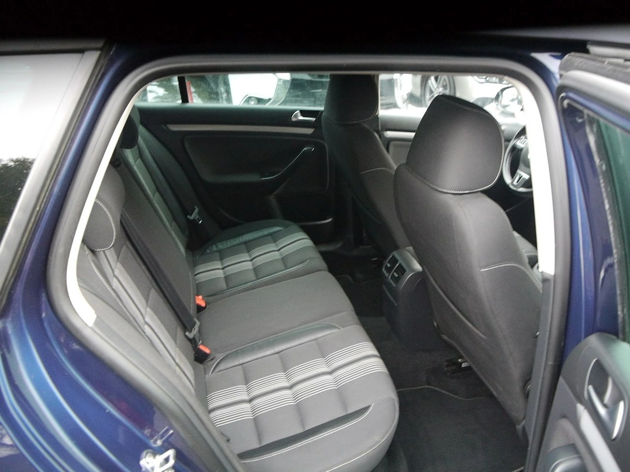 Volkswagen Golf - Zdjęcie 25