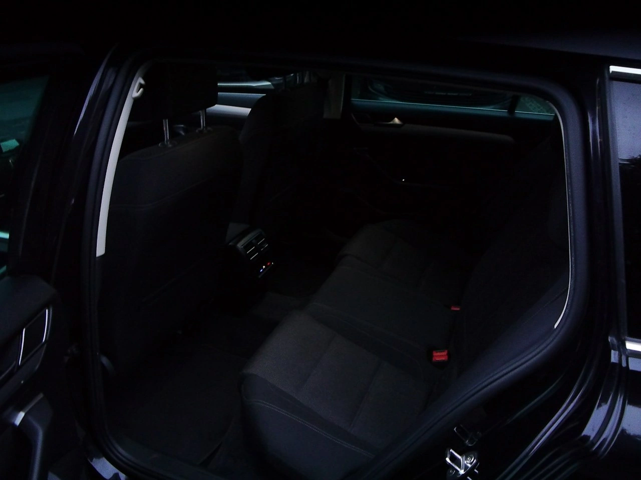 Volkswagen Passat - Zdjęcie 30