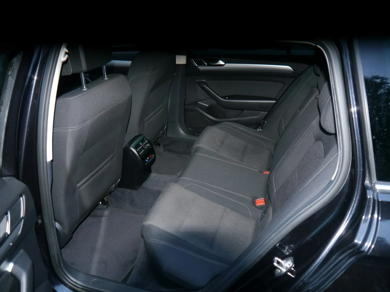 Volkswagen Passat - Zdjęcie 35