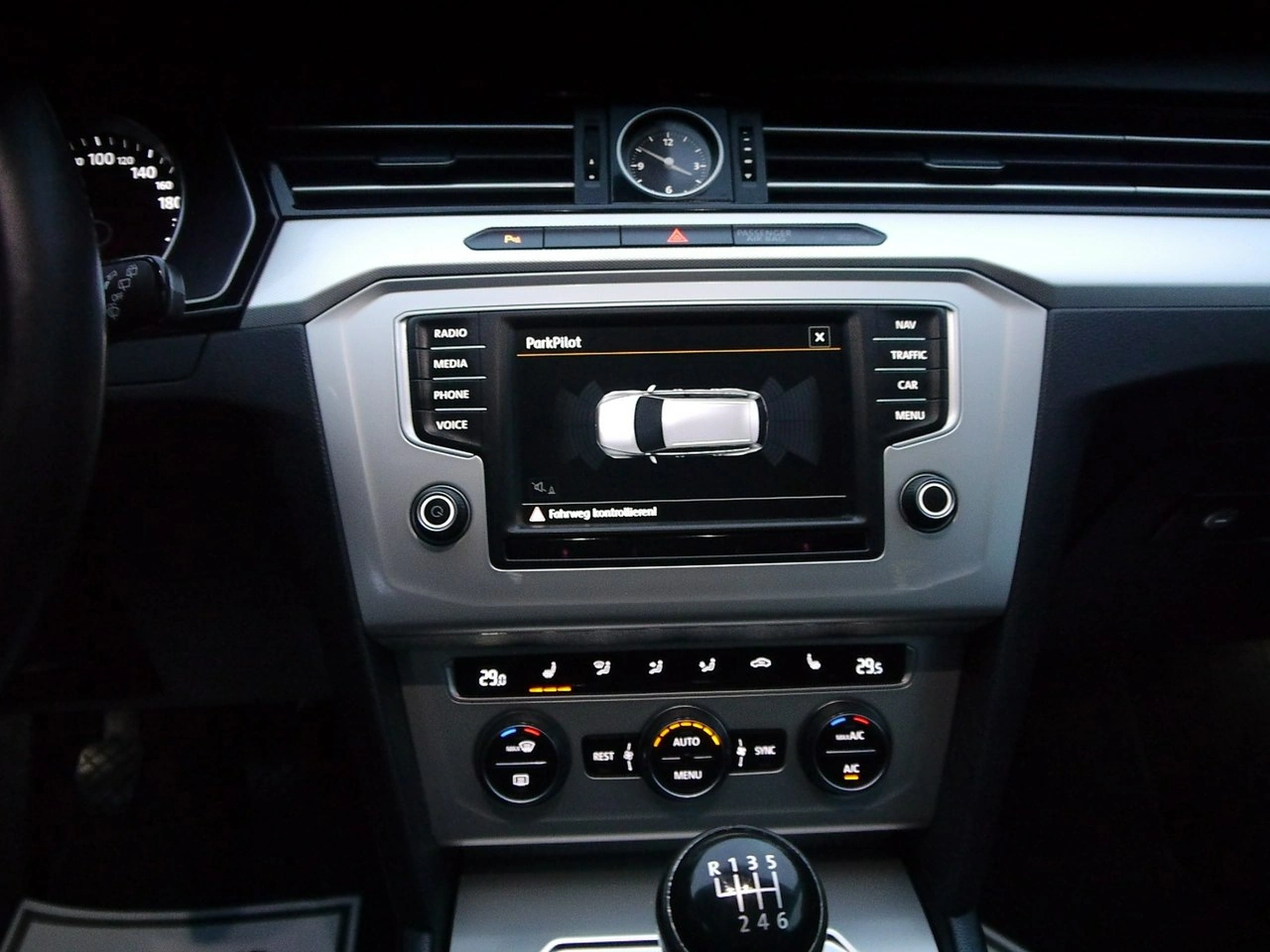 Volkswagen Passat - Zdjęcie 18