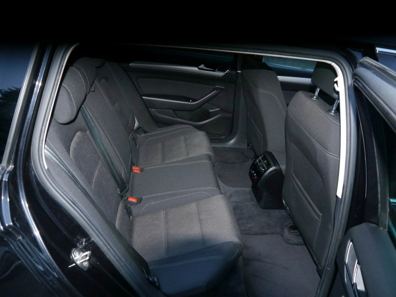 Volkswagen Passat - Zdjęcie 34