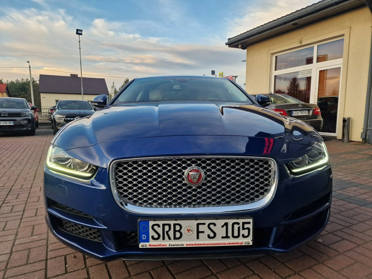 Jaguar XE - Zdjęcie 11