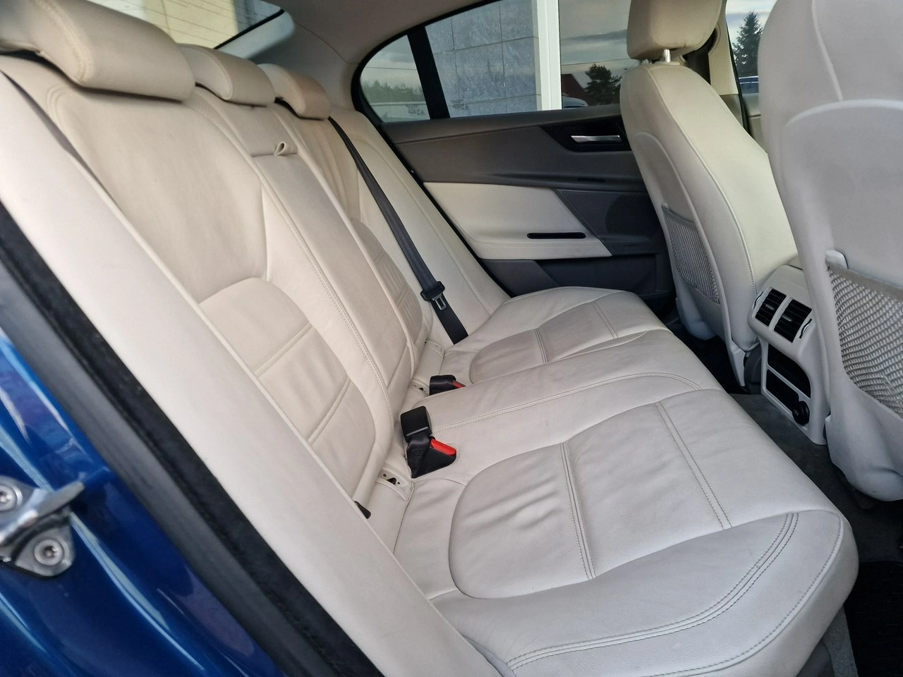 Jaguar XE - Zdjęcie 20