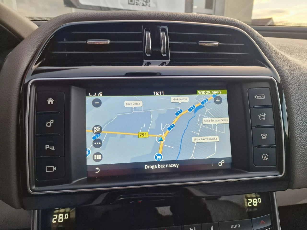 Jaguar XE - Zdjęcie 21