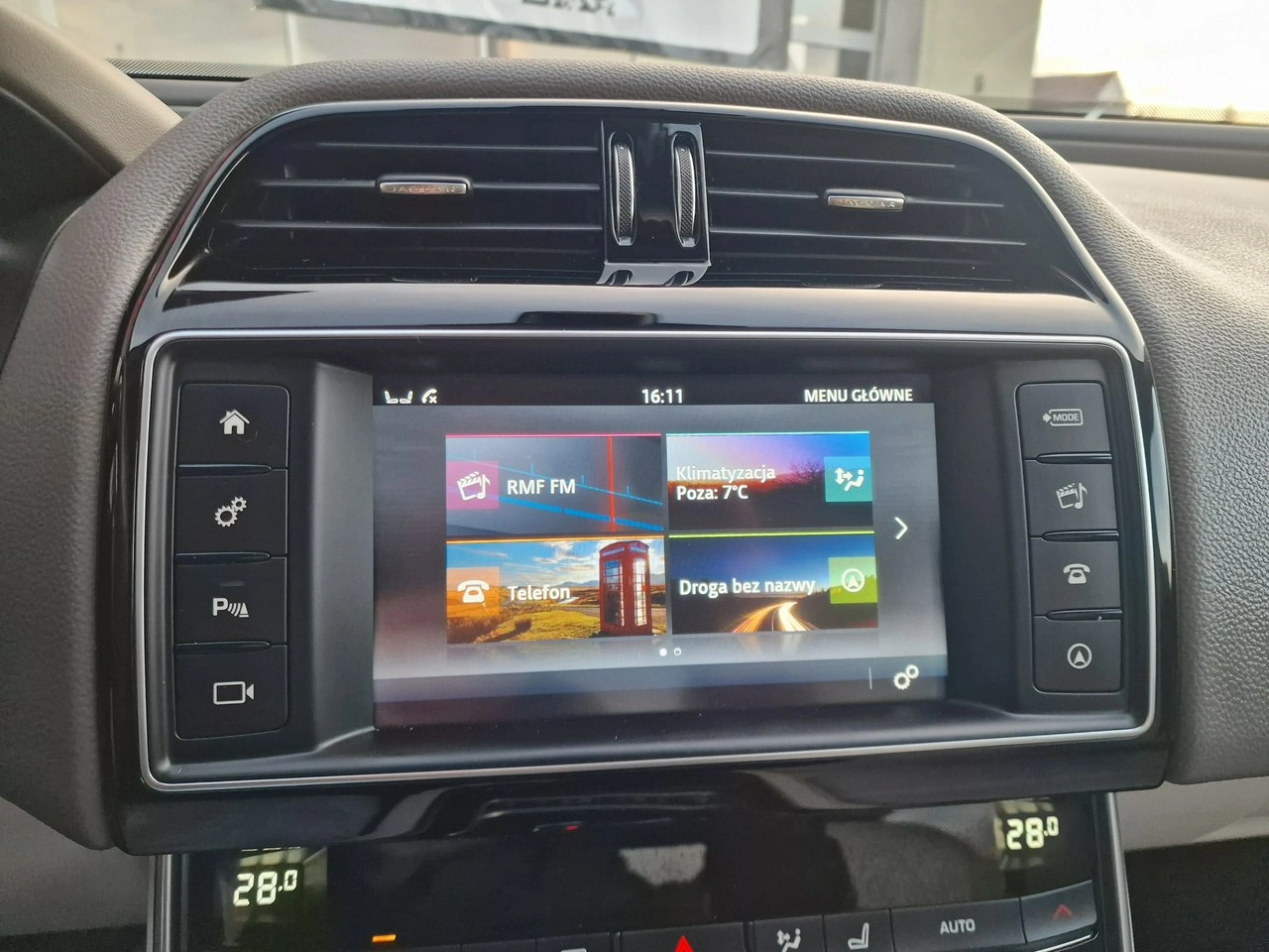 Jaguar XE - Zdjęcie 23
