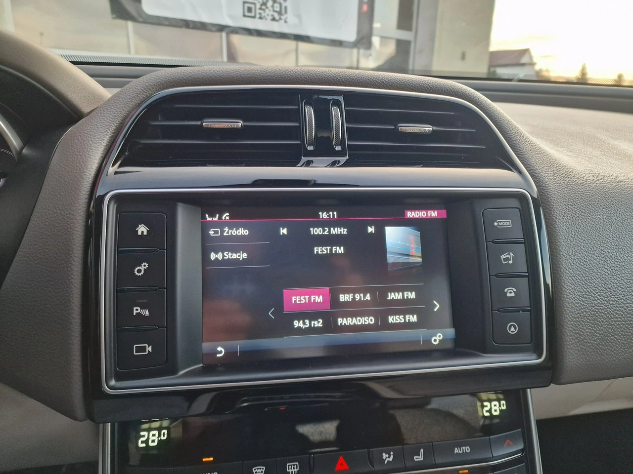 Jaguar XE - Zdjęcie 25