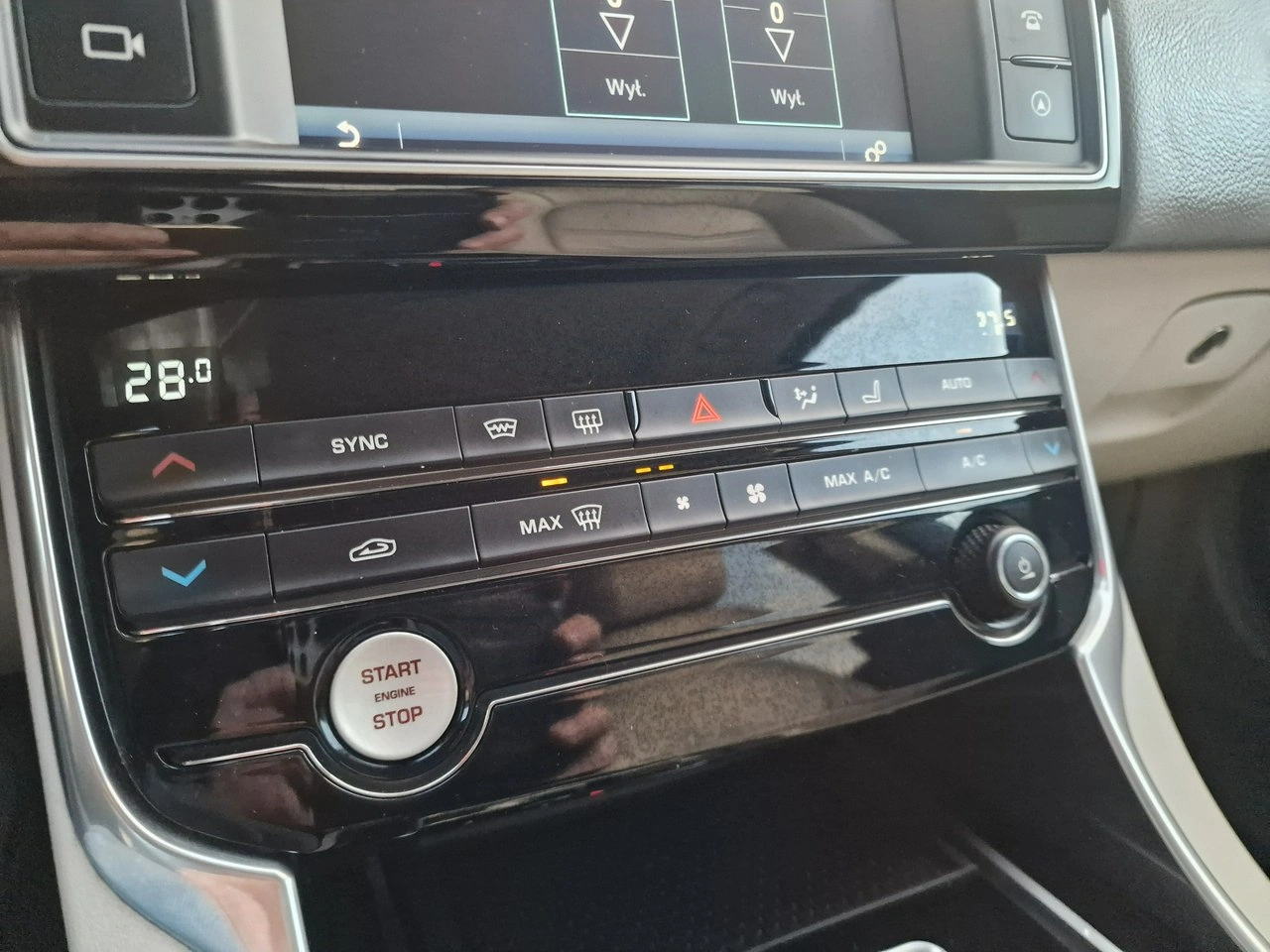 Jaguar XE - Zdjęcie 27