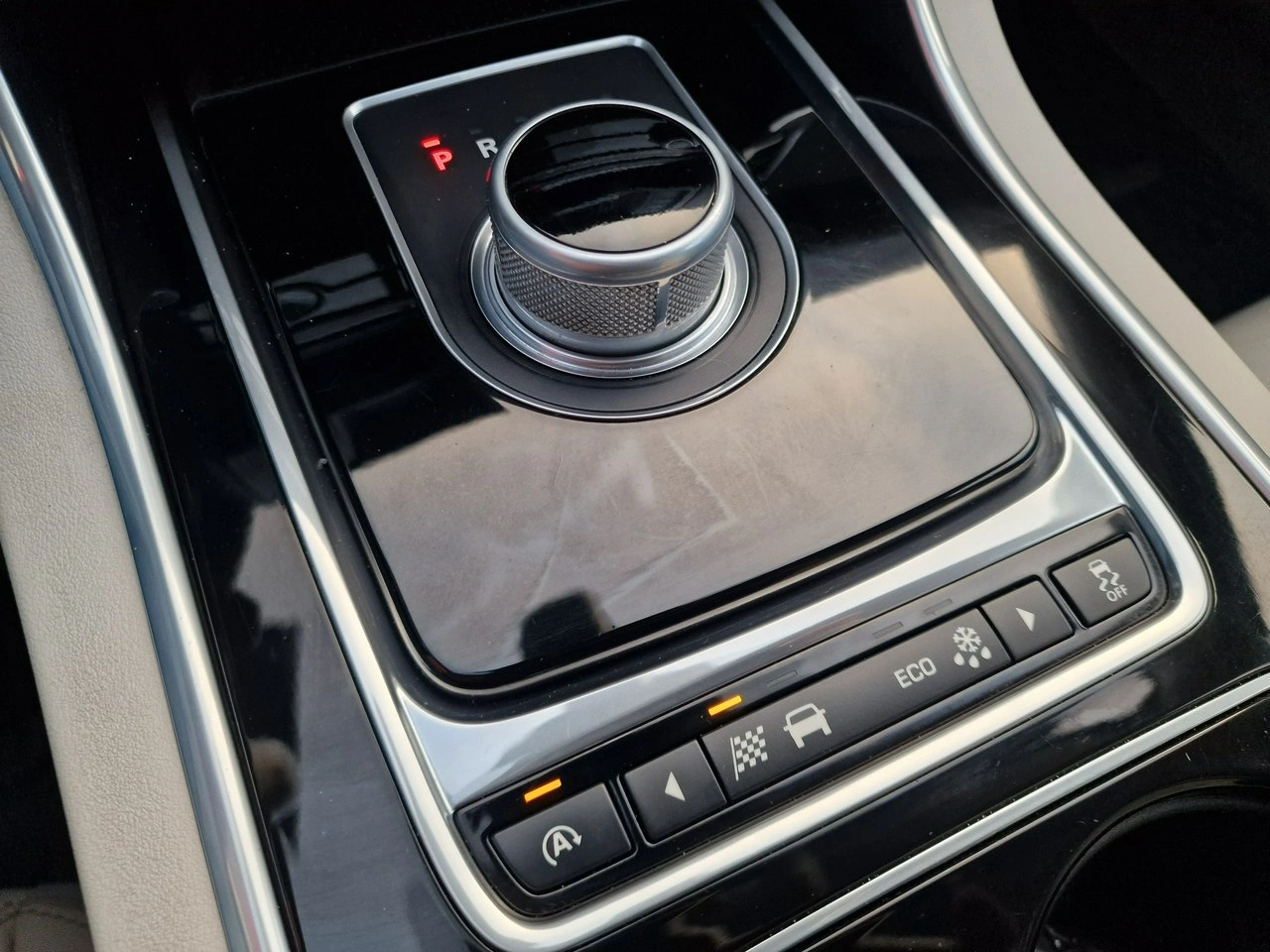 Jaguar XE - Zdjęcie 29